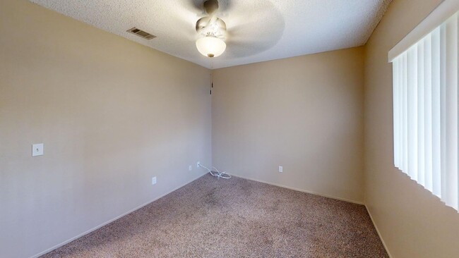 Building Photo - Yucaipa 2bedroom 1 bath apartment