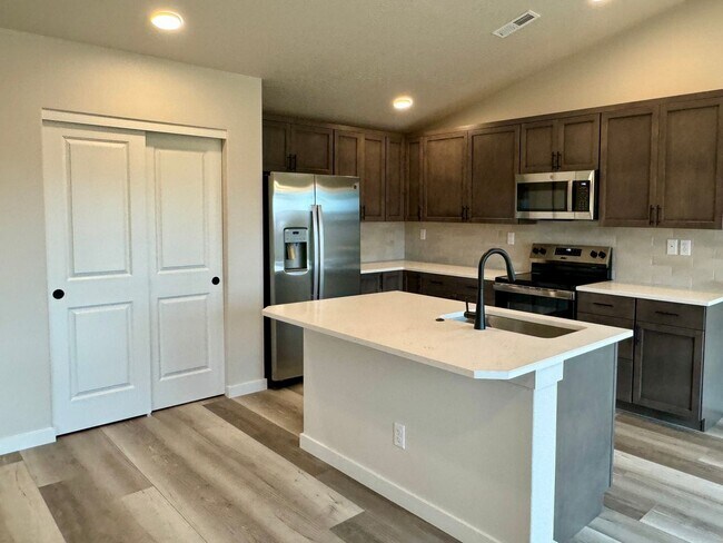 Building Photo - Brand new build with stunning Dry Canyon views!