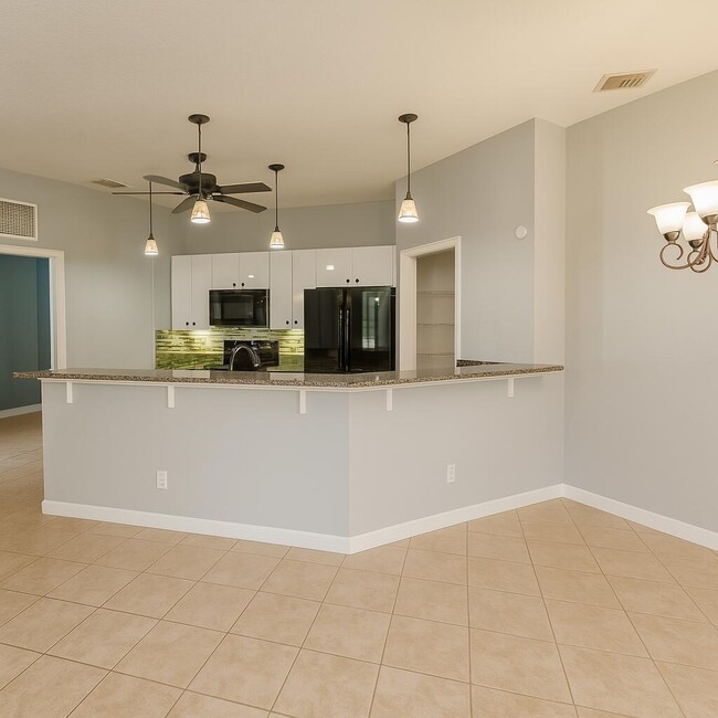 Building Photo - 660 SW Treasure Cove