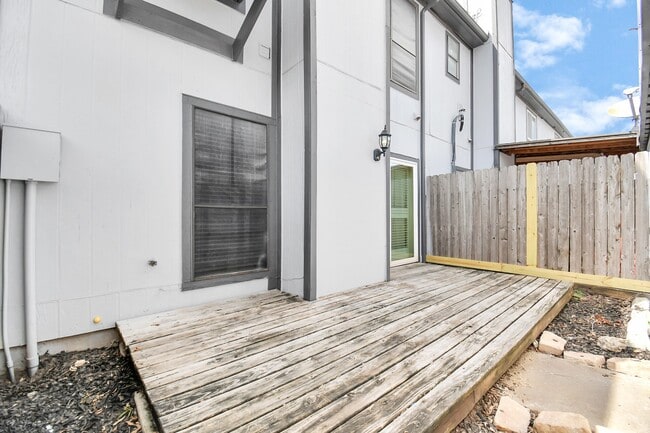 Building Photo - 12400 Brookglade Cir