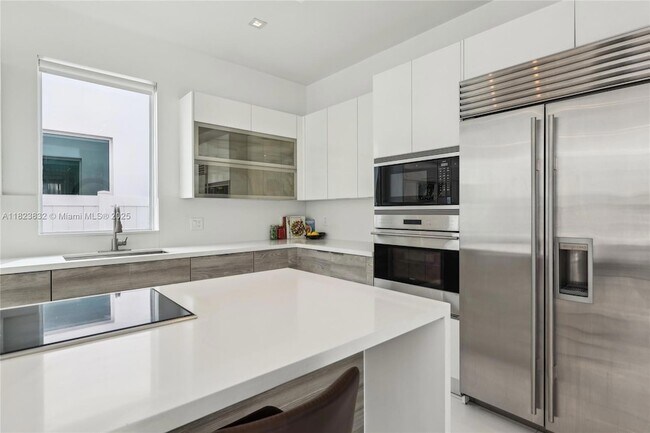 Building Photo - 10445 NW 68th Terrace