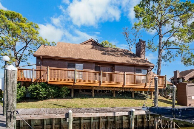 Building Photo - 705 Davis Rd