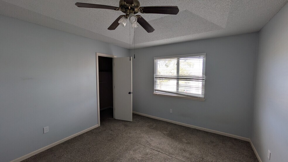 Building Photo - 7209 W 56th Ter