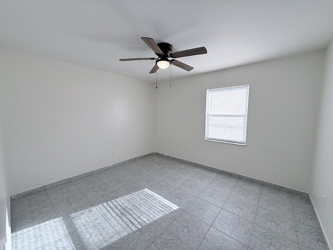 Building Photo - Moving Ready! 3-Bedroom   + 2-Bathroom + Bonus Room