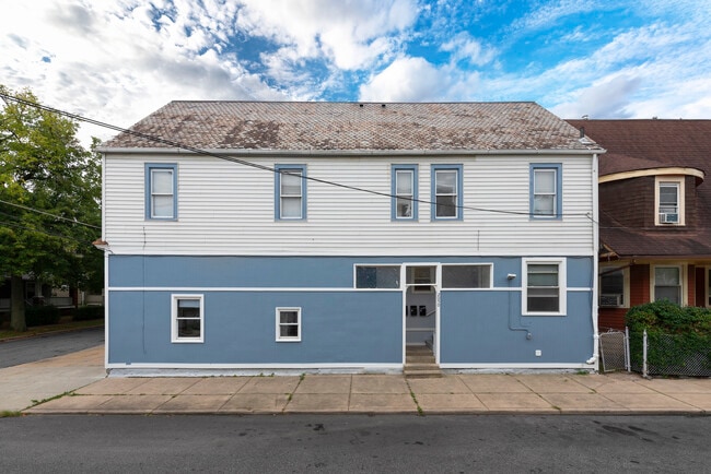 Primary Photo - 2050 Robin St