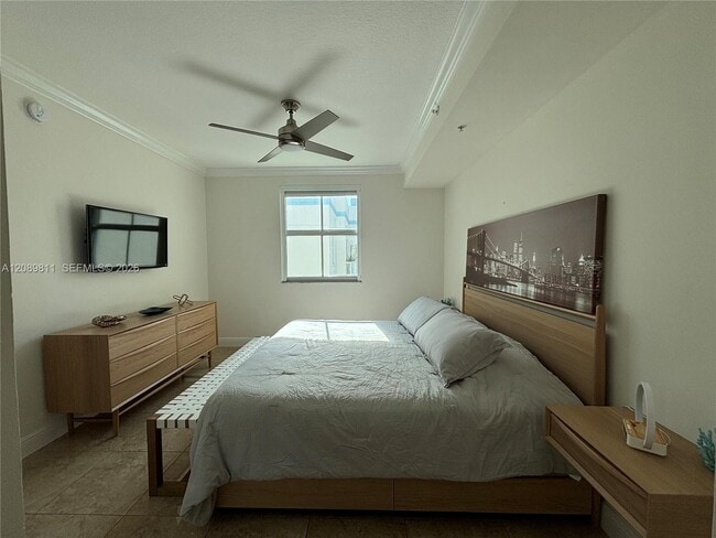 Building Photo - 9172 Collins Ave