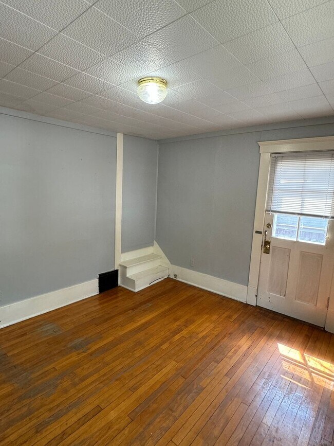 Building Photo - 914 Vaughn St