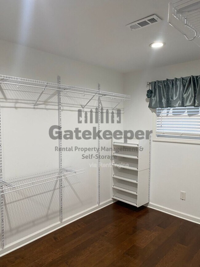 Building Photo - 335 Fairfield Cir