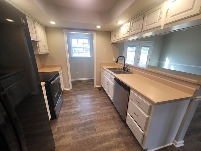 Building Photo - 110 Kenwood Dr