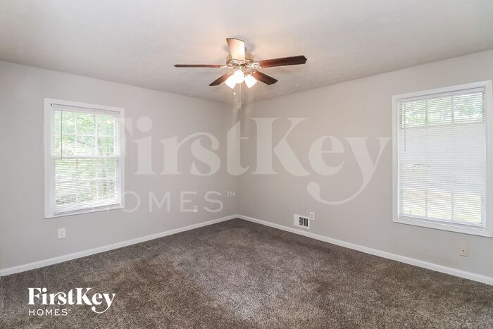 Building Photo - 2982 Valley View Cir