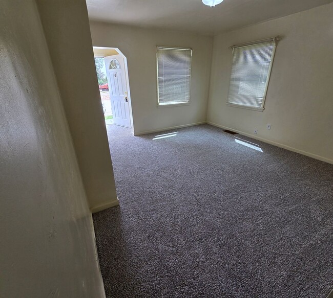 Building Photo - 3 Bedroom Located in Grace Idaho