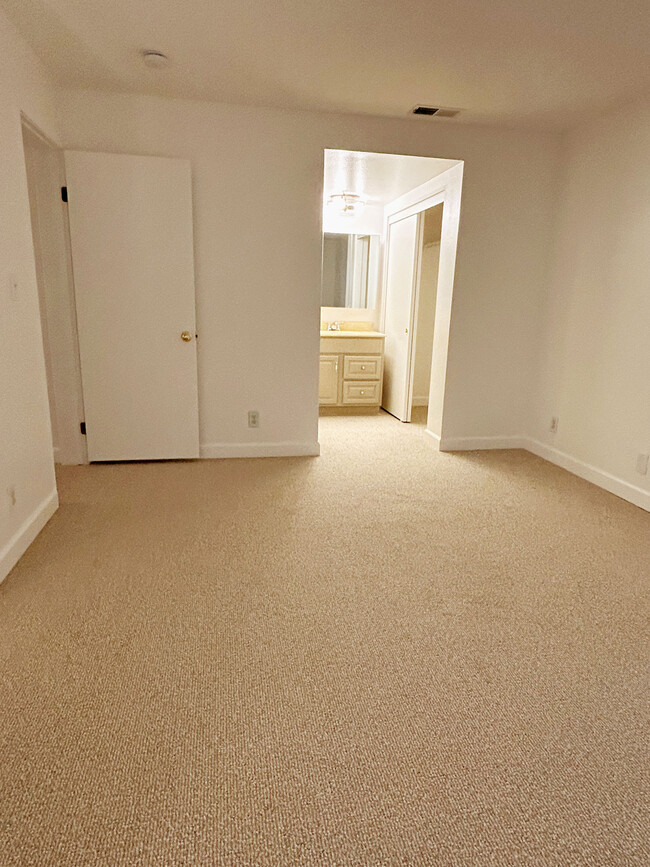 Main Bedroom pic #2: 2nd closet in dressing area + entrance to ensuite bathroom - 285 S Sierra Madre Blvd