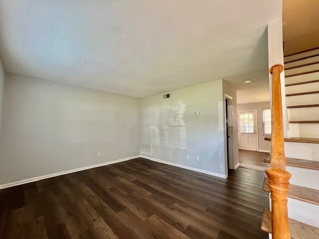 Building Photo - 1002 Willow Dr