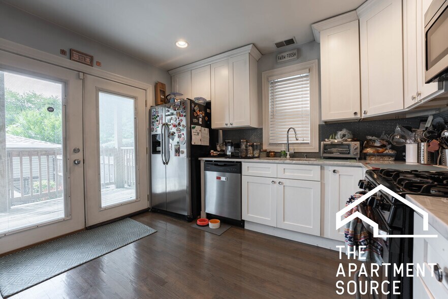 Building Photo - 2651 W Armitage Ave