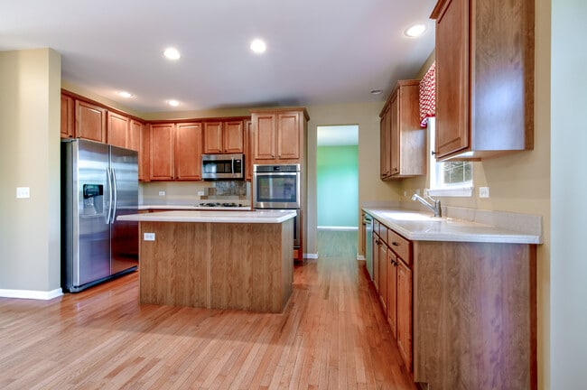 Building Photo - 860 Spring Creek Cir