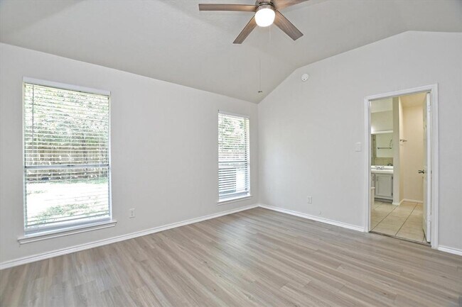 Building Photo - 1705 Laurel Ln