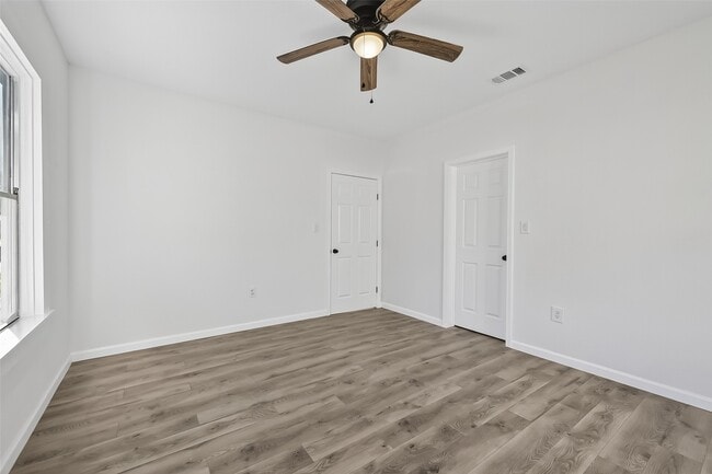 Building Photo - 301 E 3rd St