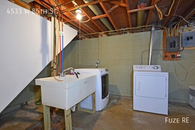 Building Photo - 4533 W 85th St