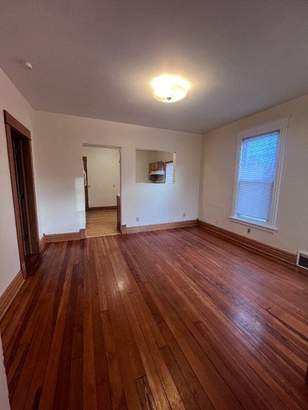 Building Photo - 153 Dunning St