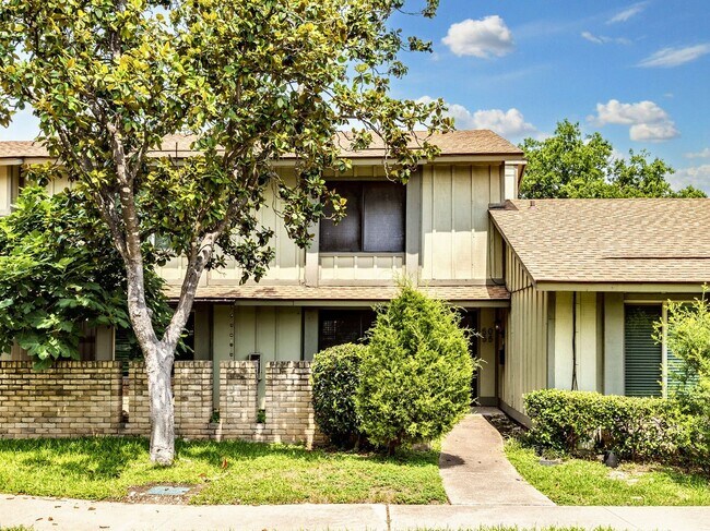 Primary Photo - Contemporary 3/BR 1.5/BA Home with Updated...