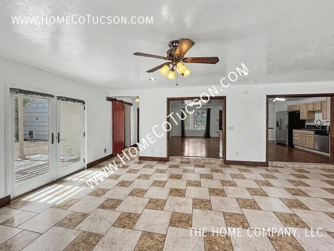 Building Photo - 2320 W Calle Grato