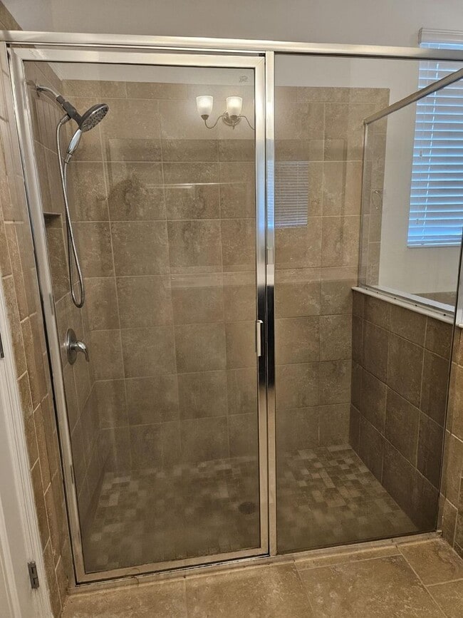 Building Photo - BEAUTIFUL 4 BEDROOM 3 BATH HOME IN THE BEA...