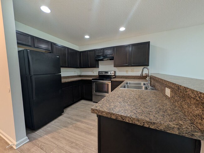 Building Photo - NOW AVAILABLE - 3/2 Duplex on this 12 mo Lease - Conveniently located off Lewis Speedway near St ...