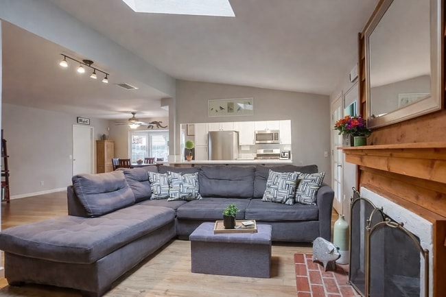 Building Photo - 1140 Harding St