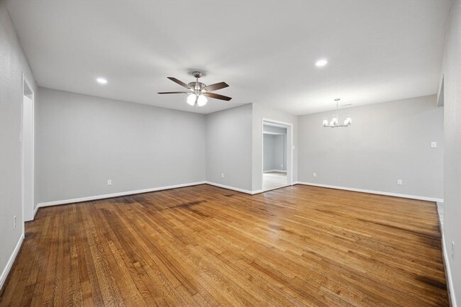Building Photo - 6830 Cherrydale Dr