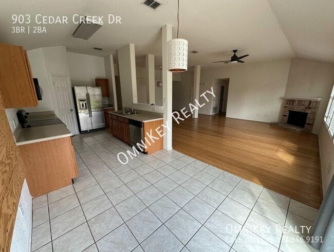Building Photo - 903 Cedar Creek Dr
