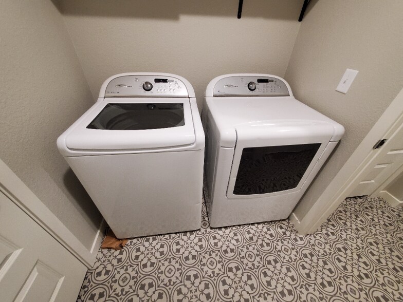 Building Photo - 372 Bozeman Trail