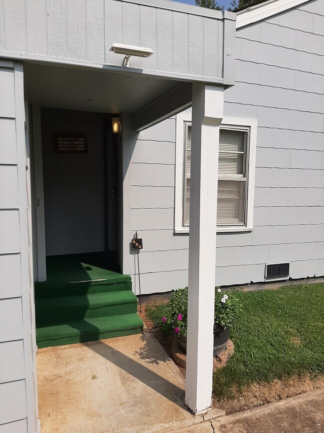 Building Photo - 234 N Duncan St