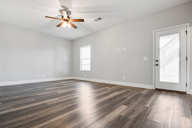 Building Photo - Pet Friendly Four Bedroom with Basement!