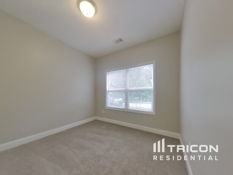Building Photo - 504 Cole Creek Dr