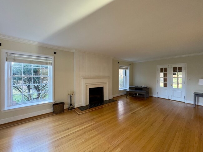 Building Photo - Charming 4 Bedroom/3.5 Bathroom Detached Home in Homeland, MD!