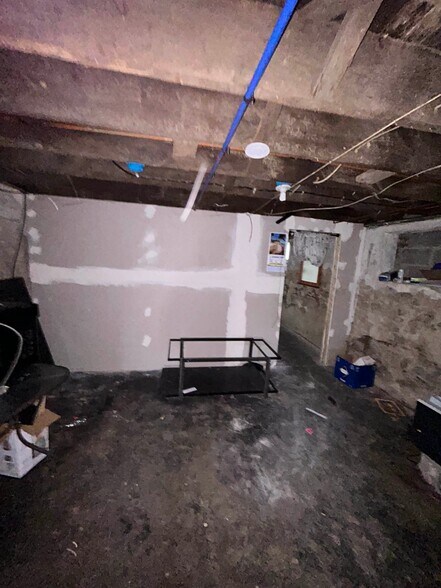 Building Photo - 3819 Kossuth Ave