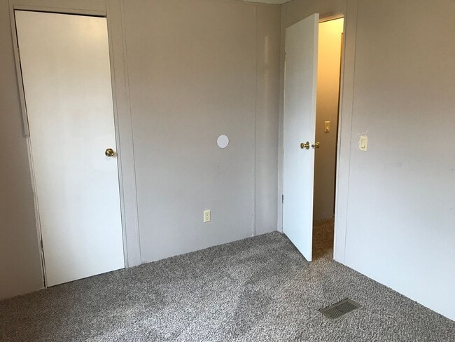 Building Photo - 3 Bedroom 2 Bath Home on 2 Acres For Rent!