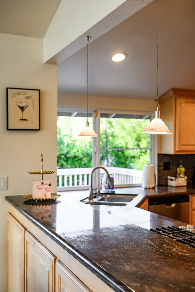 Building Photo - 10961 Limetree Dr