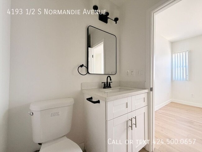 Building Photo - 4193 1/2 S Normandie Avenue-
