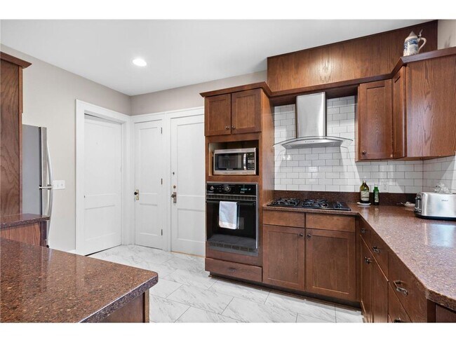 Building Photo - 4749 Harriet Ave