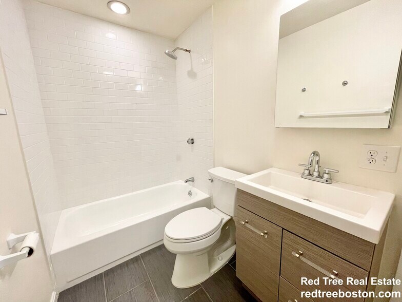 Building Photo - 523 E 3rd St