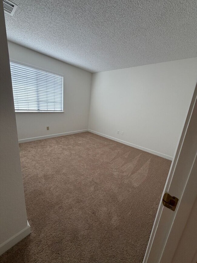 Building Photo - 230 Bridgeside Cir