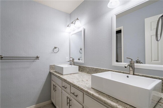 Building Photo - 10608 Sun Tree Cove