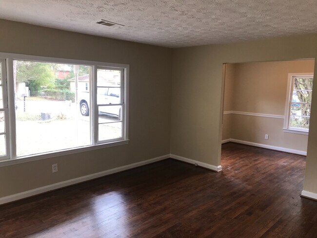 Building Photo - **ON HOLD**3 or 4 Bedroom / 1.5 Bathroom Home for Rent in Columbus, GA