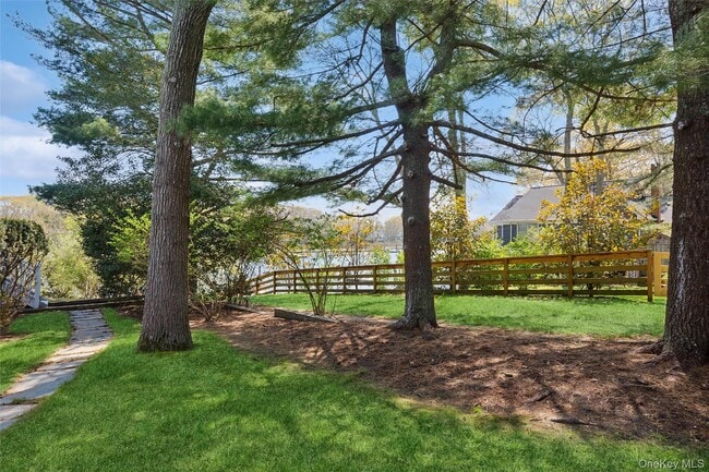 Building Photo - 425 Briarwood Ln