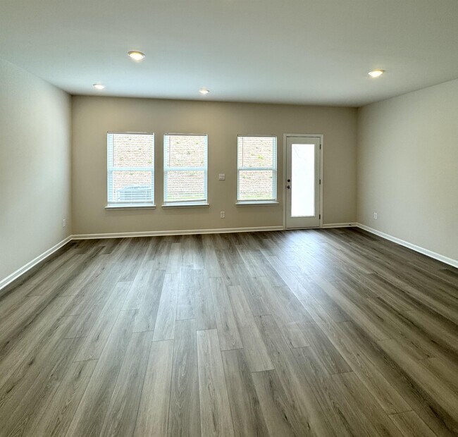 Building Photo - 3635 Shore Wood Ave