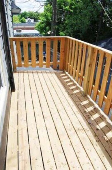 Building Photo - 265 Main St