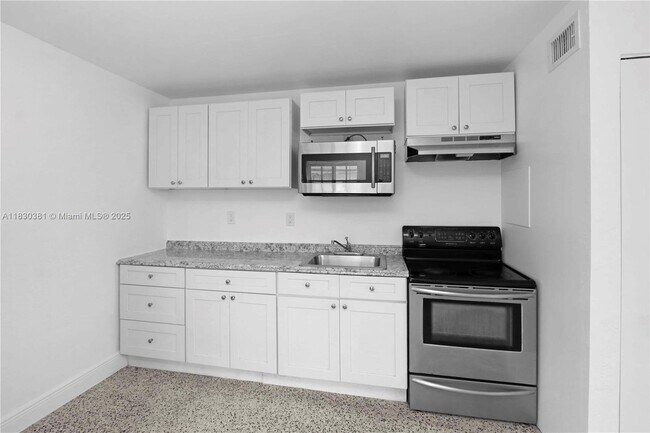 Building Photo - 3531 SW 91 Ave