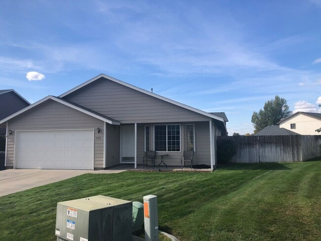 Building Photo - 3 bed 2 bath single family home for rent