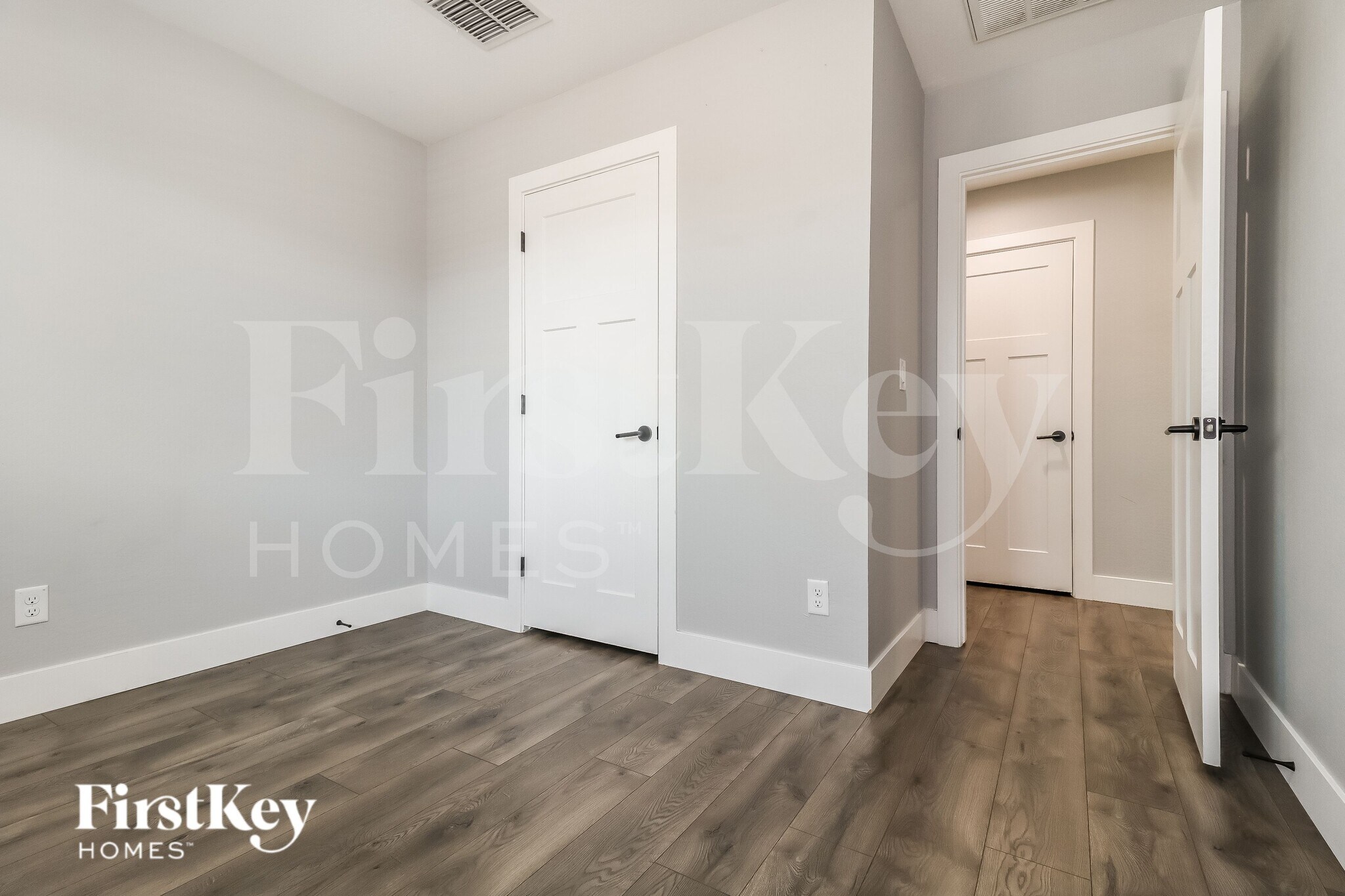 Building Photo - 3858 W Tamarisk Ave